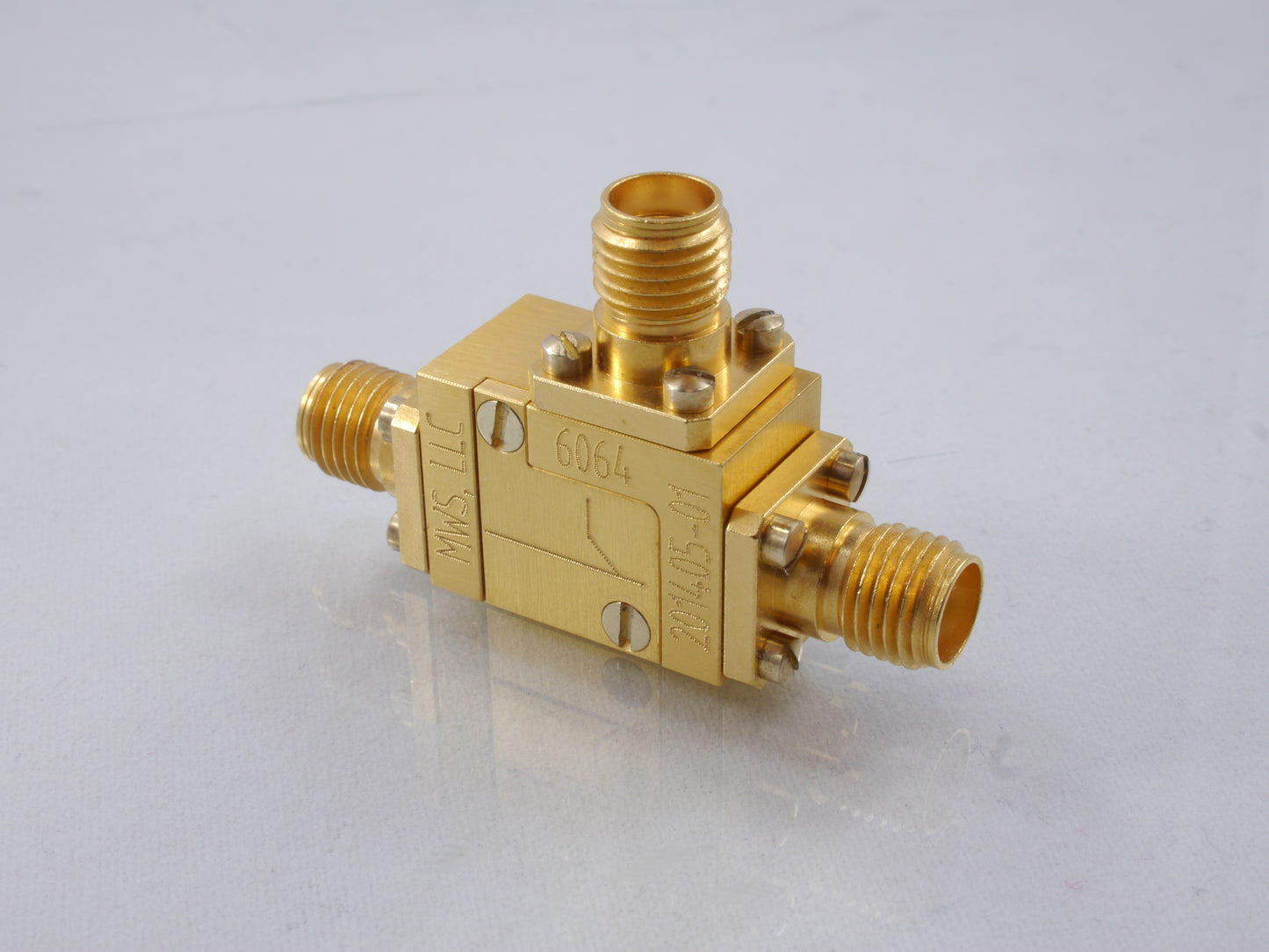 Thermalized Non-Magnetic Cryogenic Coupler, 11-15dB